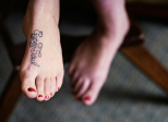 Geneviève aux pieds nus