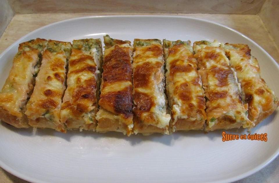 Pain gratiné au saumon fumé et au fromage