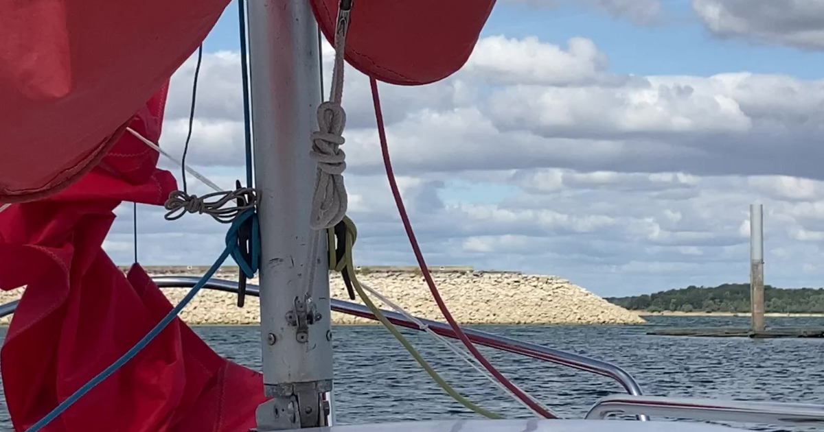 CATWAY 47 : Under the red sails