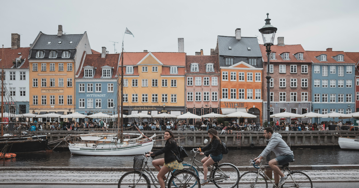 Copenhague à Vélo : Le Meilleur Moyen de Découvrir la Capitale Verte du Danemark