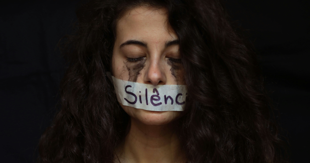 À tous ceux qui se sont tus