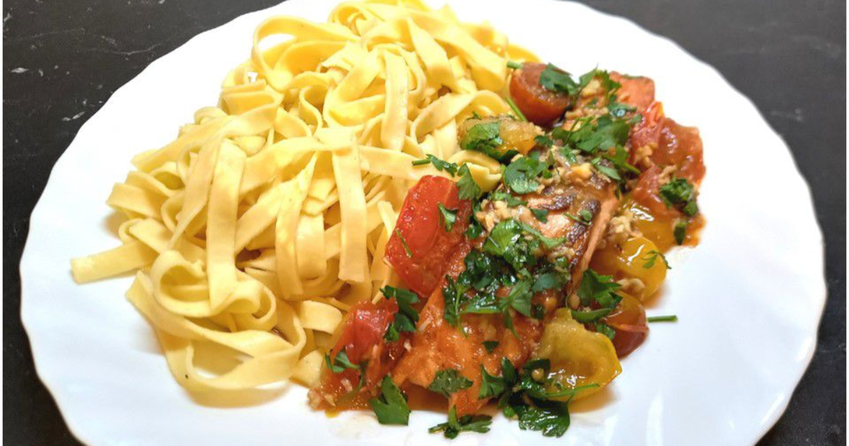 Pavés de saumon aux tomates cerises - Recette en vidéo