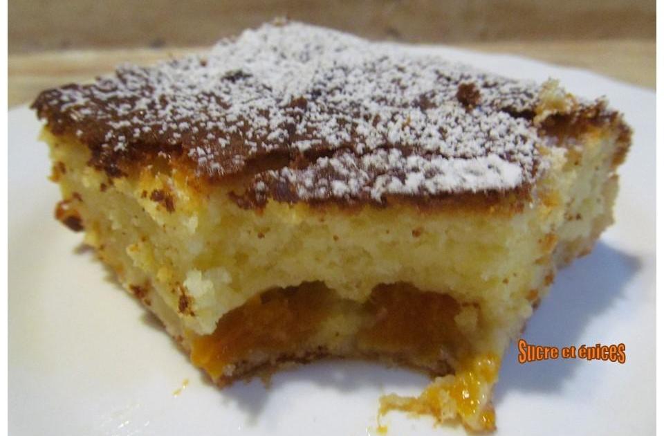 Gâteau moelleux au yaourt et abricots