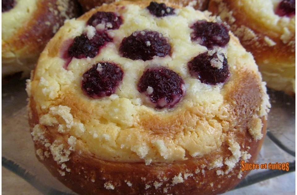 Brioches au fromage frais et framboises (Vatrushki)