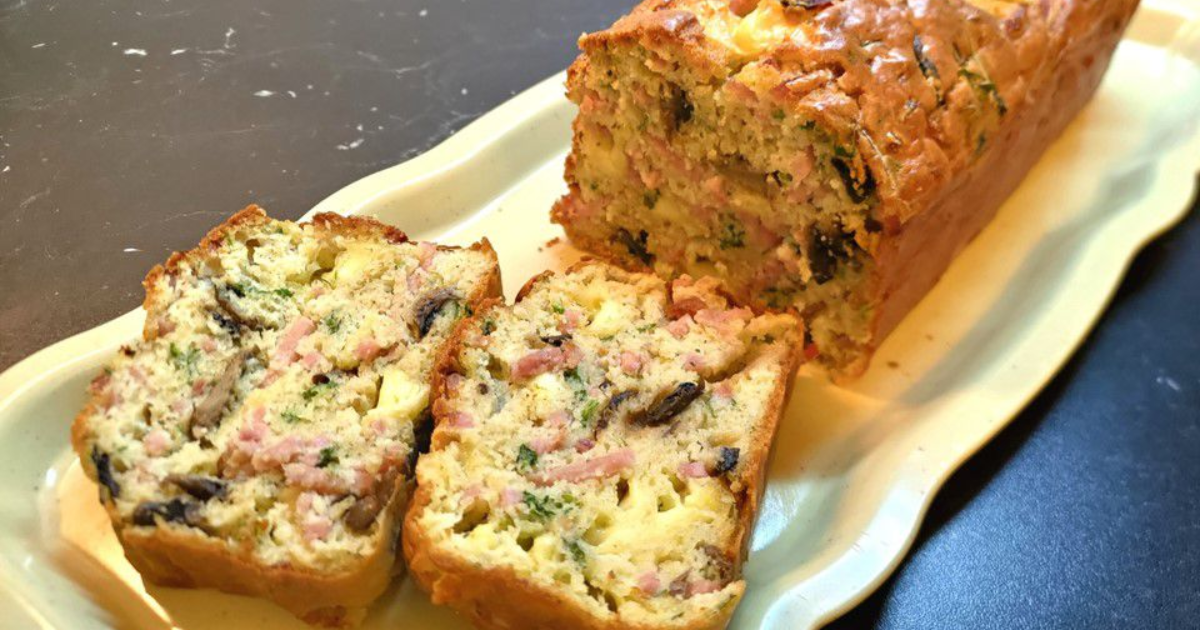 Cake salé aux jambon, fromage et champignons - Recette en vidéo 