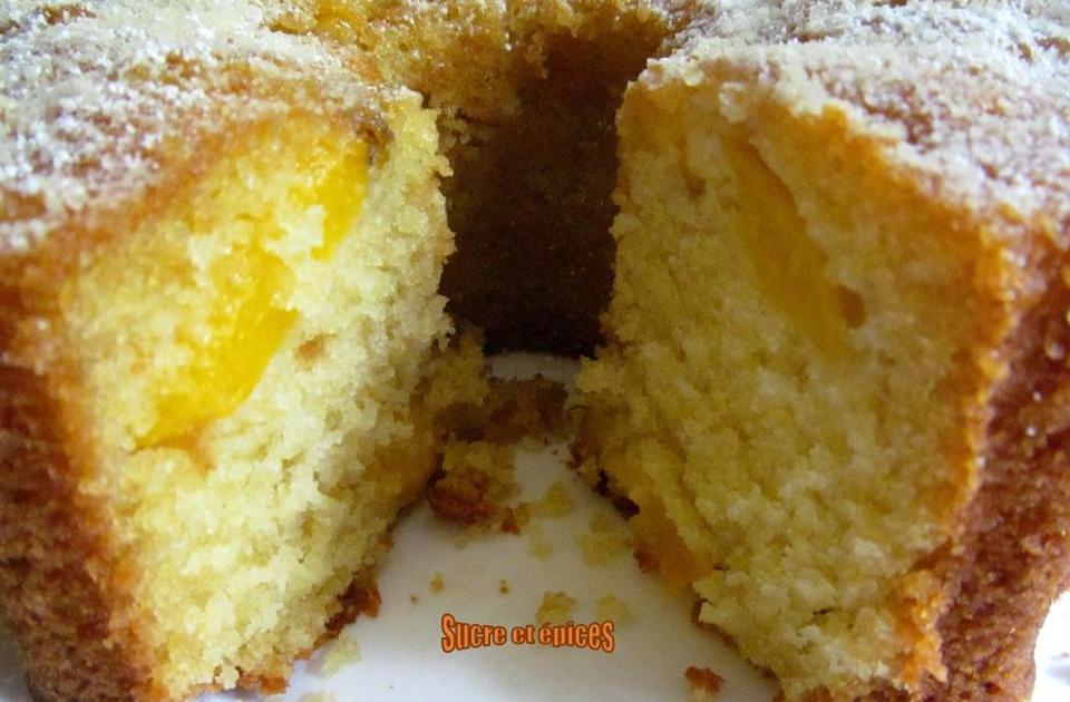 Gâteau très moelleux aux pêches à la crème fraîche