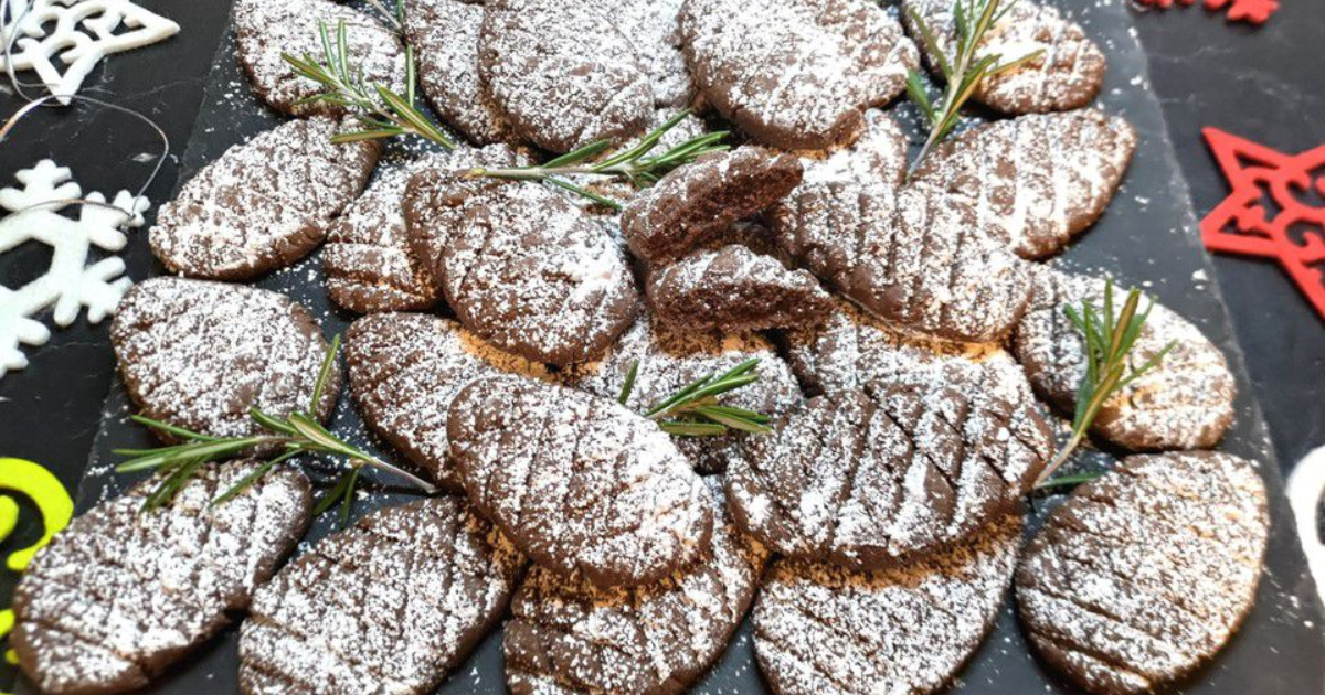 Biscuits chocolatés en forme de pommes de pin - Recette en vidéo