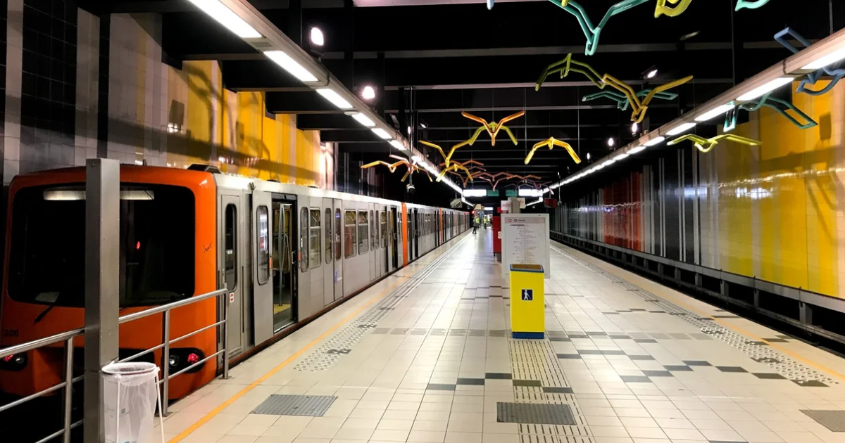 Dieu, le Métro de 18h et la Colère du Clou : Voyage au Bout de la Cause Première