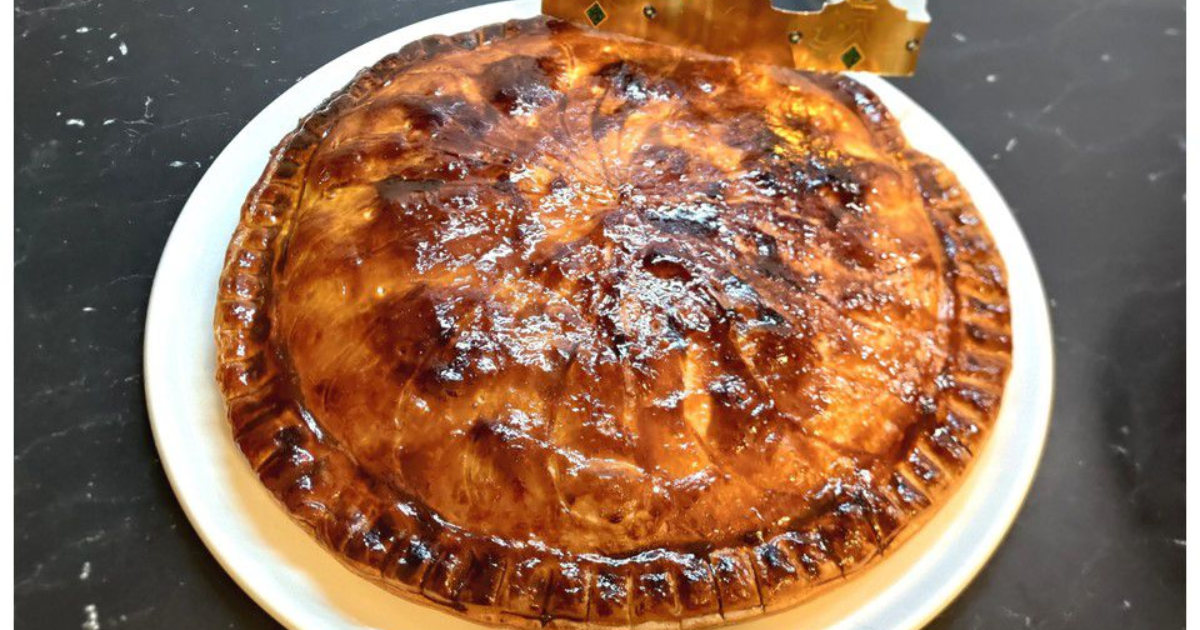Galette des rois aux pommes à la crème d'amandes - Recette en vidéo