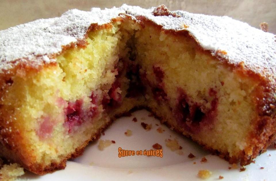 Gâteau à la crème fraîche, aux framboises et citron vert