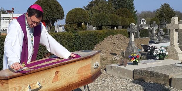 Vivant, actif mais mortel