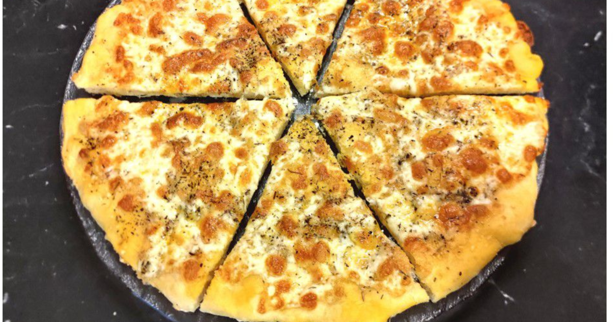 Pizza bianca au fromage - Recette en vidéo