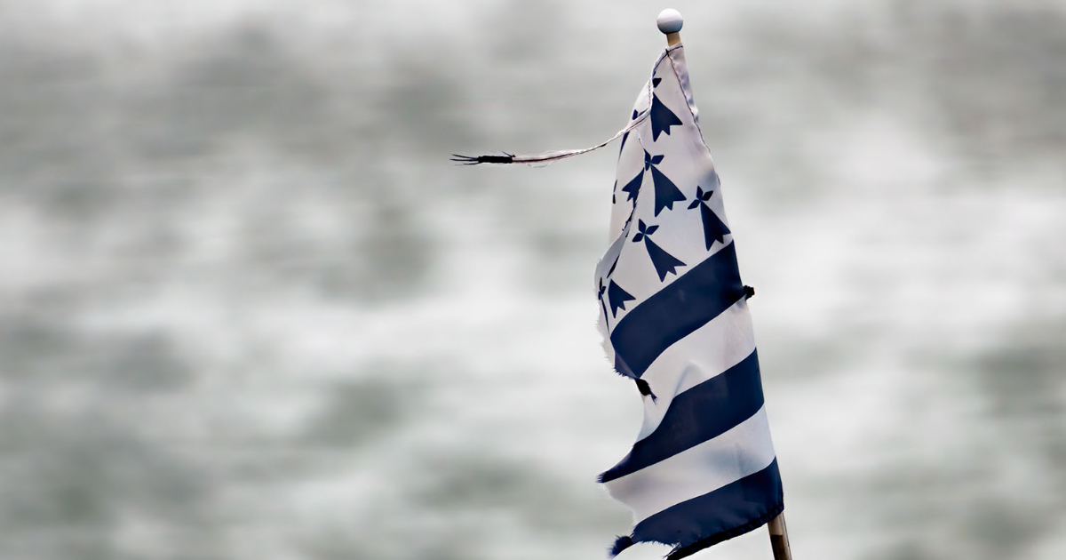 Drapeau breton GHD déchiré