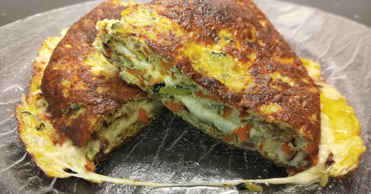 Omelette aux légumes et au fromage