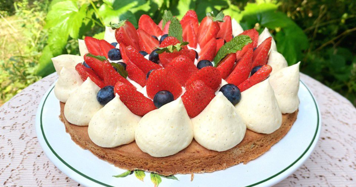 Tarte aux fraises avec pâte sablée aux jaunes d'oeufs cuits