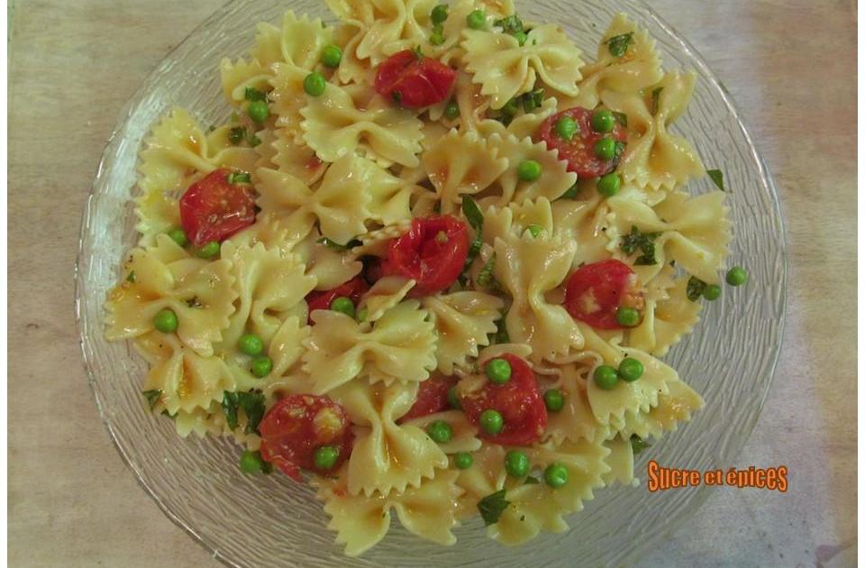 Salade de pâtes, petits pois et tomates cerises