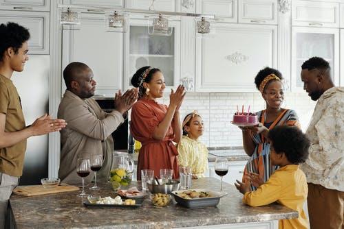 L'IMPACT DE L'ENVIRONNEMENT FAMILIAL SUR LA PERSONNALITÉ DE VOS ENFANTS.