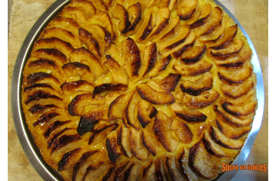 tarte aux pommes aux fleurs cuite au four