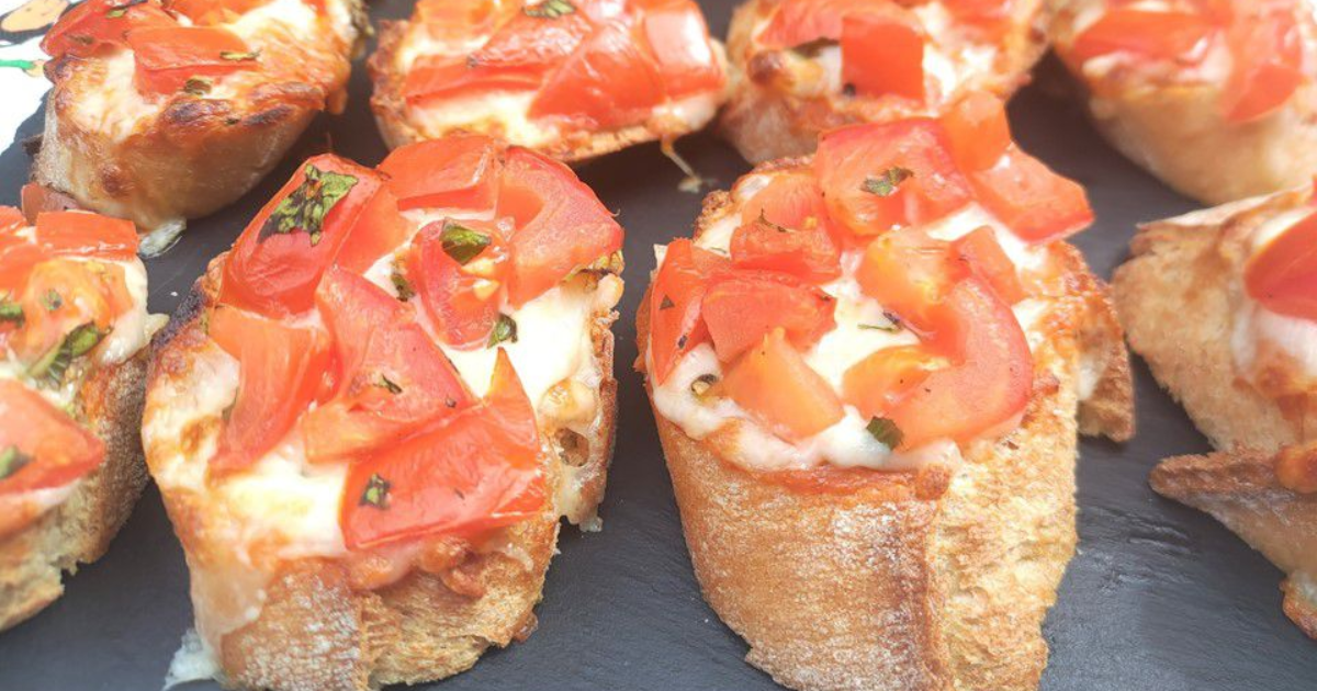 Crostini tomates mozarrella au pesto rosso - Recette en vidéo 