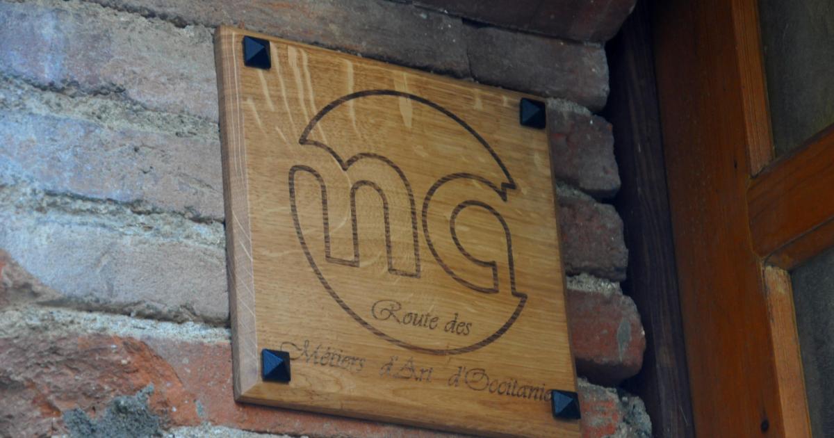 Pose de la première plaque de la route des métiers d'art d'Occitanie