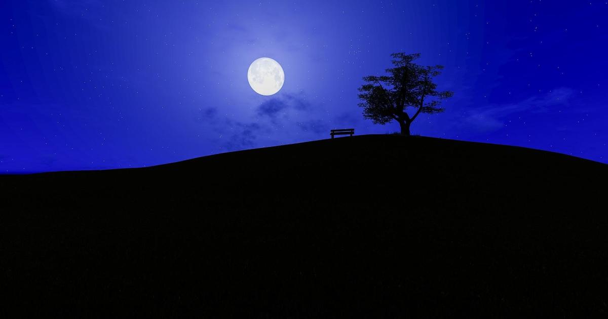 Marche de nuit sur la colline