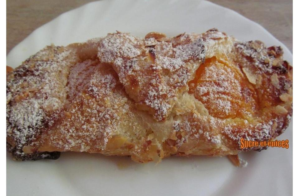 Feuilletés aux abricots et à la crème d'amandes - Recette en vidéo