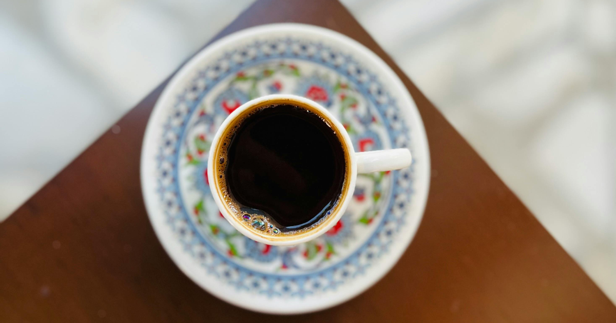 Un petit café et puis s'en va.