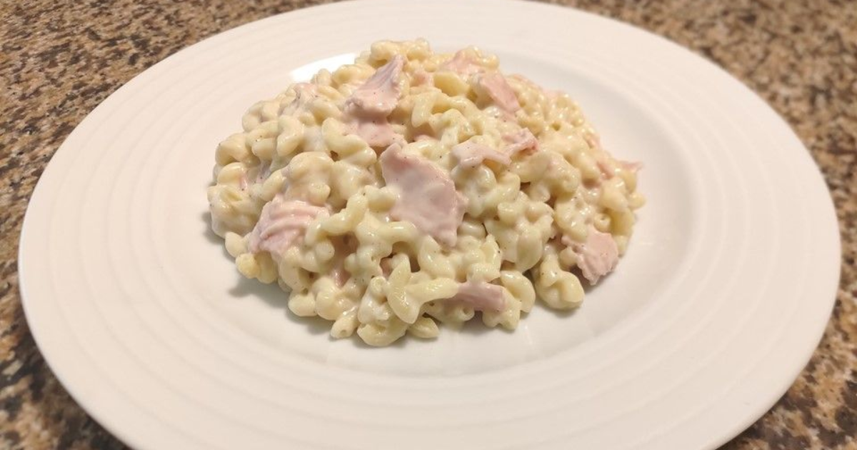 Coquillettes en sauce au jambon et au fromage