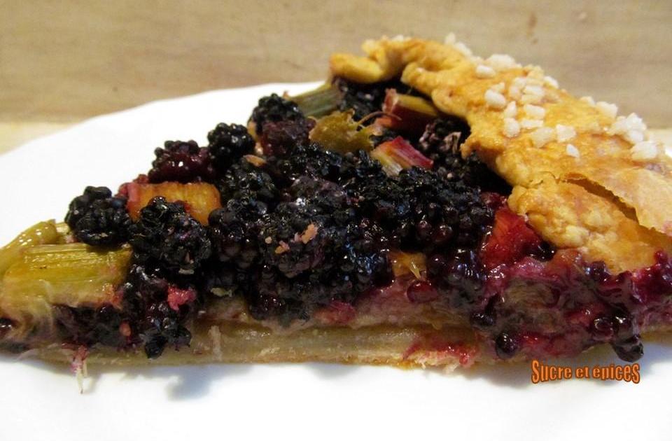 Tarte rustique mûres-rhubarbe
