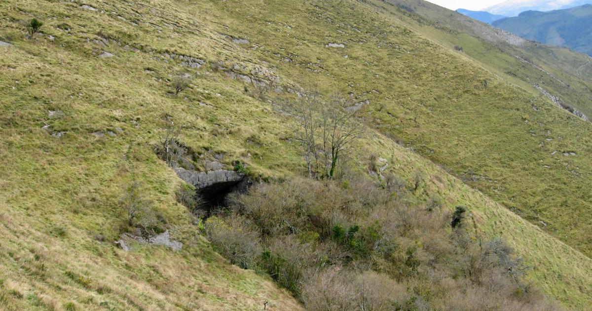 Azalegiko karbea ou "Grotte du dragon d'Alçay" - Conte basque de la province de Soule