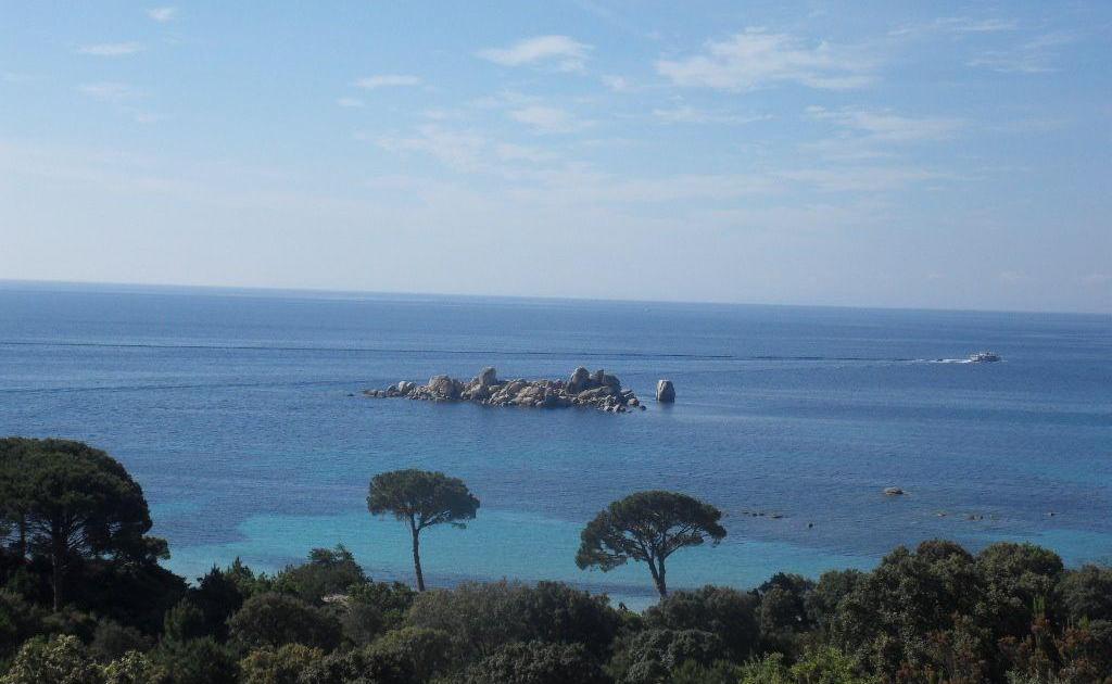 Entre terre et mer : une île de toute beauté