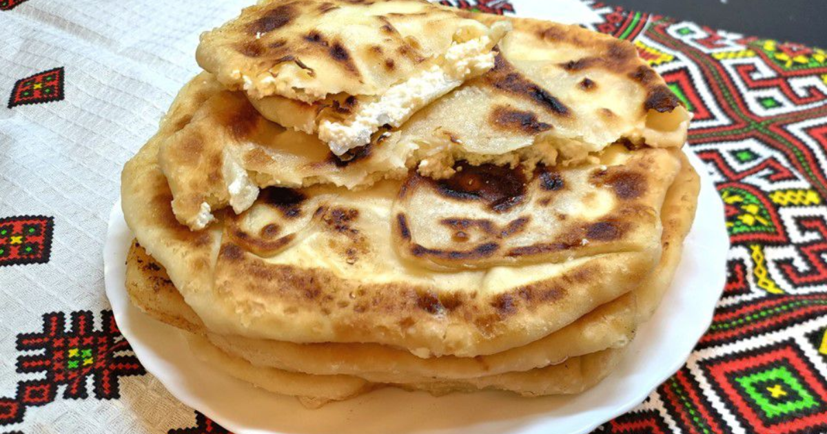 Pains au fromage frais cuits à la poêle (Placinte cu branza) - Recette en vidéo