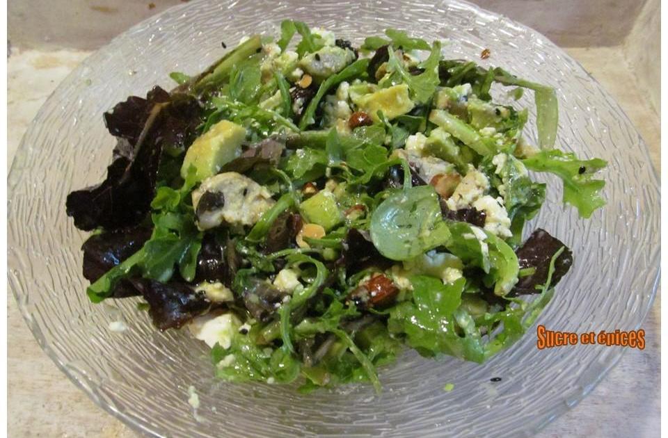 Salade jeunes pousses, poulet, avocat et canneberges