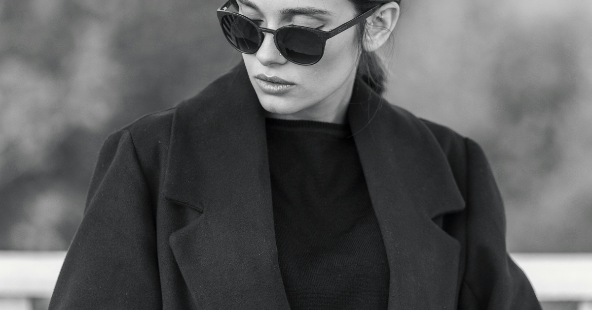 Comment réussir un look monochrome élégant