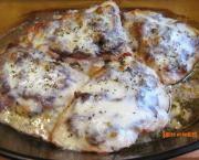 Escalopes de dinde gratinées au confit d'oignons et mozzarella