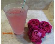 Sirop de roses albanais