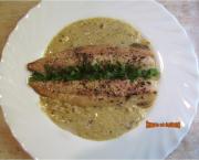 Filets de maquereaux grillés au four, sauce à la crème fraîche