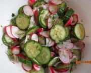 Salade concombre, radis et aneth - Recette en vidéo
