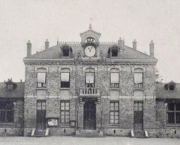 L'ARCHITECTURE SCOLAIRE OU COMMENT L'ECOLE S'EST-ELLE INVENTEE :TROIS PERIODES POUR TROIS TYPES D'ECOLES