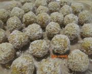 Bonbons aux abricots secs, aux noix et à la noix de coco - Recette facile et rapide, sans cuisson et sans gluten