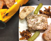 Terrine de campagne facile aux veau, poulet et chanterelles - Recette en vidéo