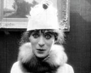 Mam'zelle Charlot (A Woman, Charles Chaplin, 1915) et Charlot Grande Coquette (The Masquerader, Charles Chaplin, 1914)