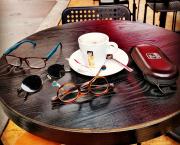 Pas de lunettes sur le divan