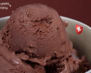 Glace au chocolat au lait des Alpes suisses