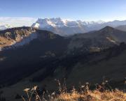 En haut, au large