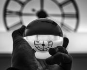 Le Temps n'est qu'un instant présent, qui oublie le passé ne saurait comprendre l'avenir