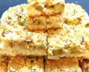 Tarte briochée rhubarbe cannelle avec streusel - Recette en vidéo
