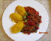 Ragoût d'aubergines et poivrons à la polenta