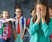 La Réponse de Super-Harcelé, pièce sur le harcèlement scolaire
