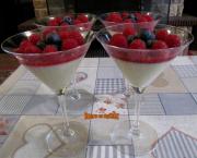 Panna cotta aux fruits rouges et chocolat blanc - Recette en vidéo